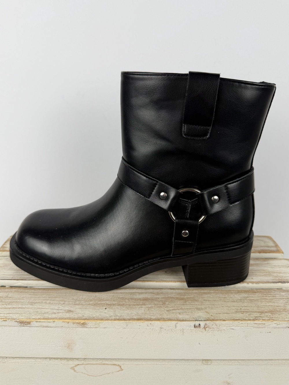 Dream Pairs Women's Rebel-Chic Motorcycle Boots size 9 harness strap accent